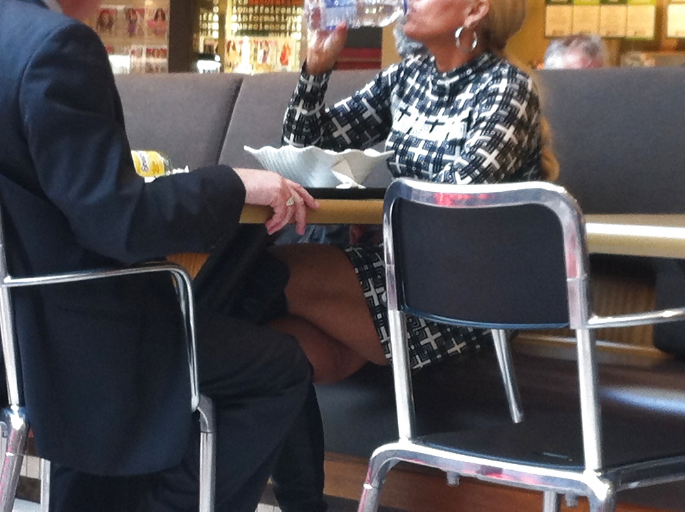 En un patio de comidas
 #7319214