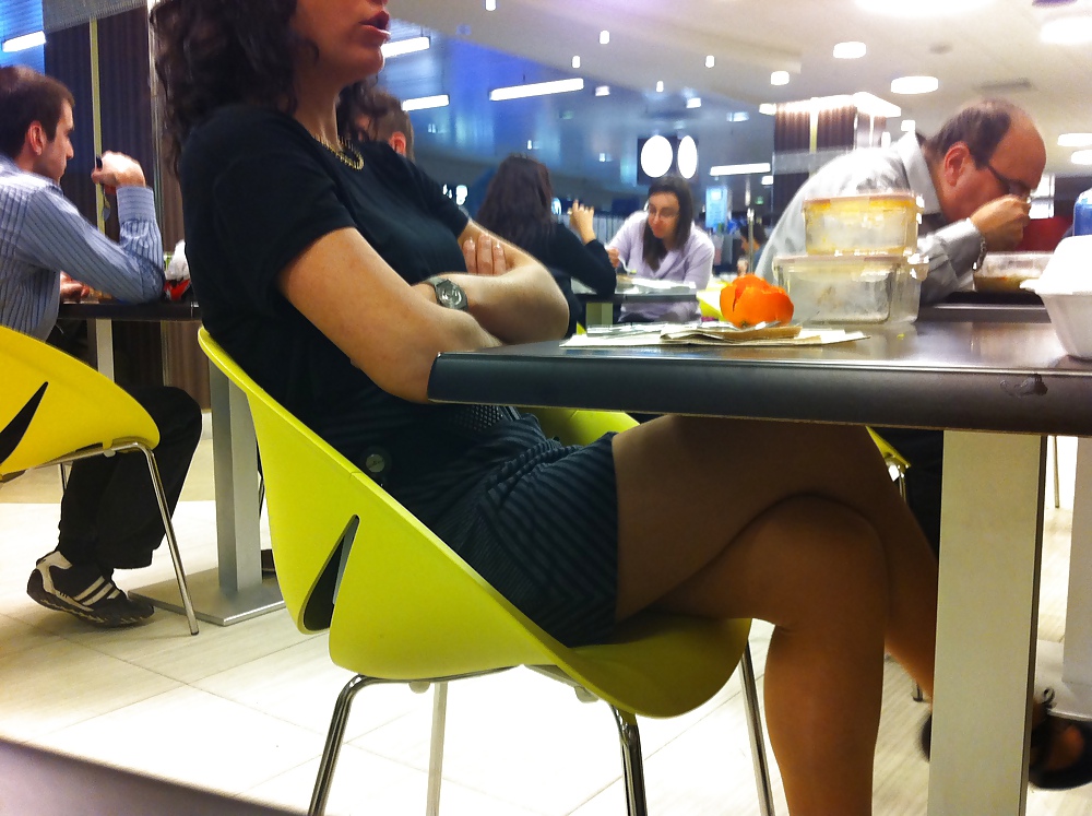 En un patio de comidas
 #7319222