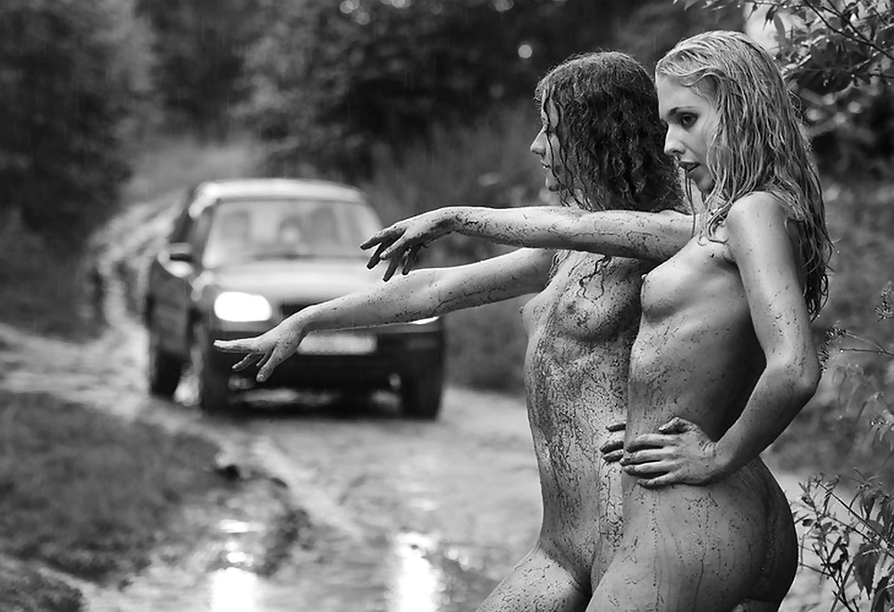Autoestopista desnuda: ¿la recogerías?
 #10014576