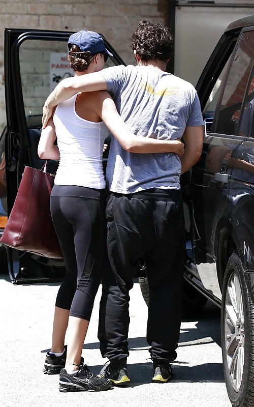 Miranda Kerr in leggings leaving a gymnasium in Los Angeles