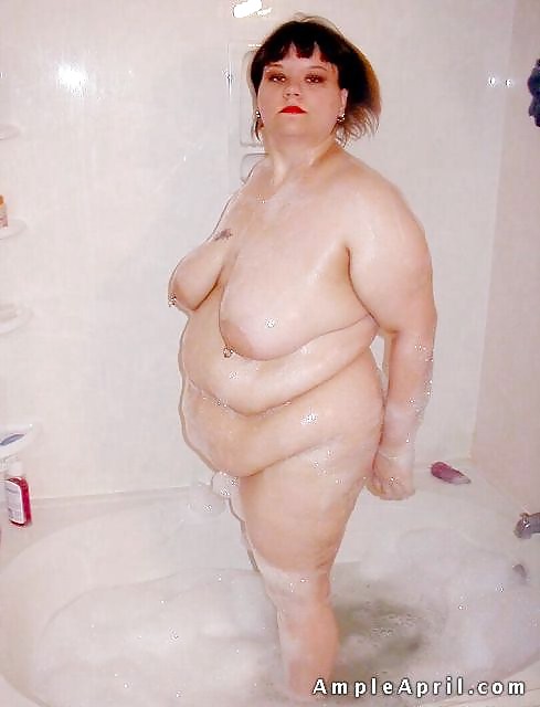 シャワーを浴びる白人女性
 #22552511