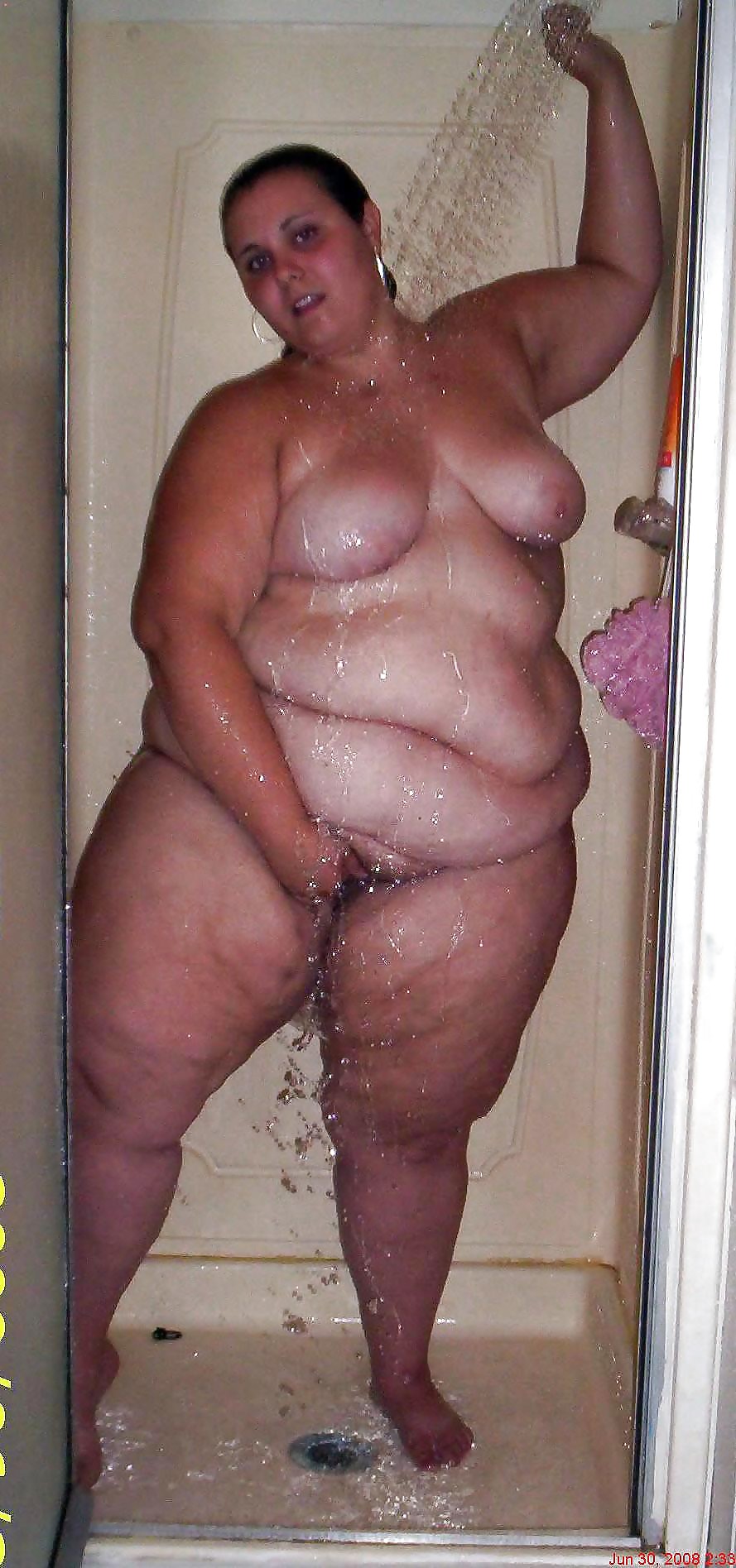 シャワーを浴びる白人女性
 #22552597