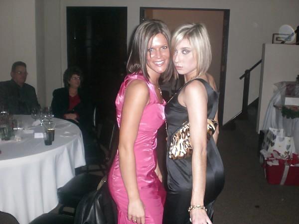 2 Oder Mehr Mädchen In Prom Kleider Satin #15687904