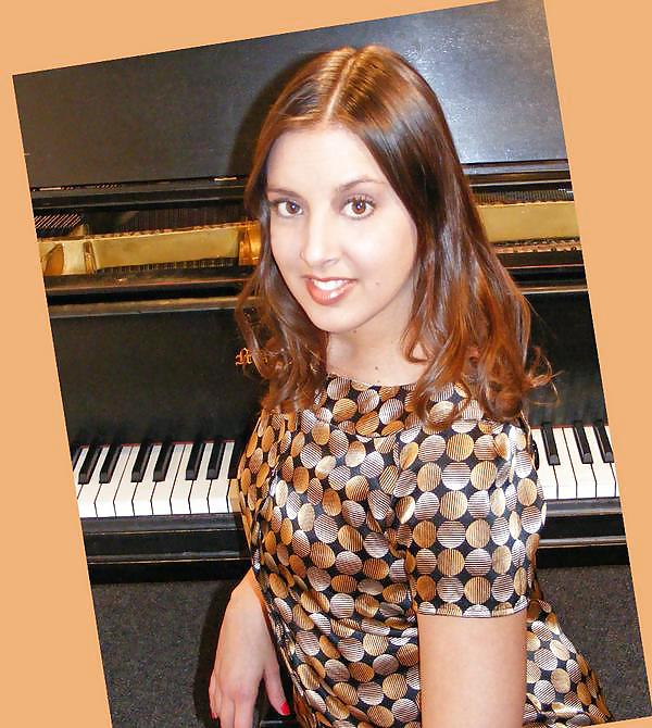 Mädchen In Satinbluse, Hemd Und Andere Satin Kleidung #17132308