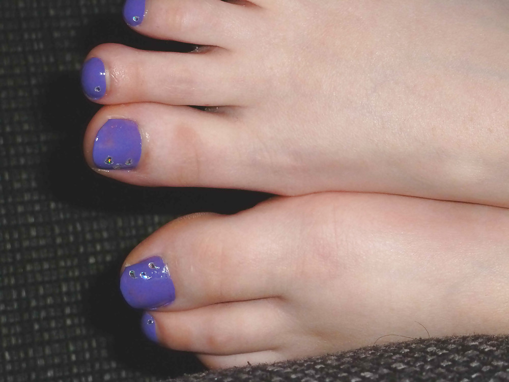 Barefeet with blue toenails #21369388