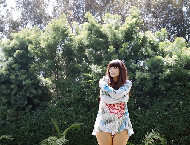 Hannah Simone #20071316