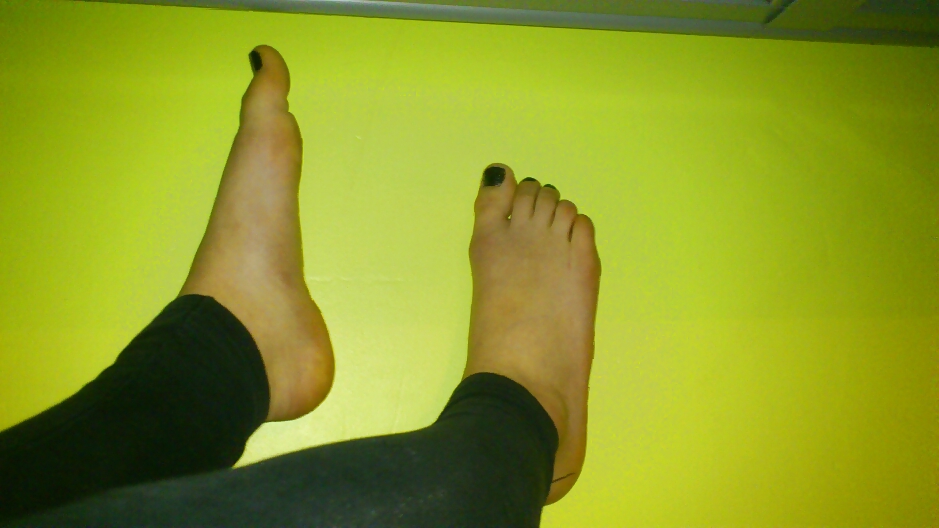 My friend Gwendoline feet - pieds (en talons et sans talons) #17410481
