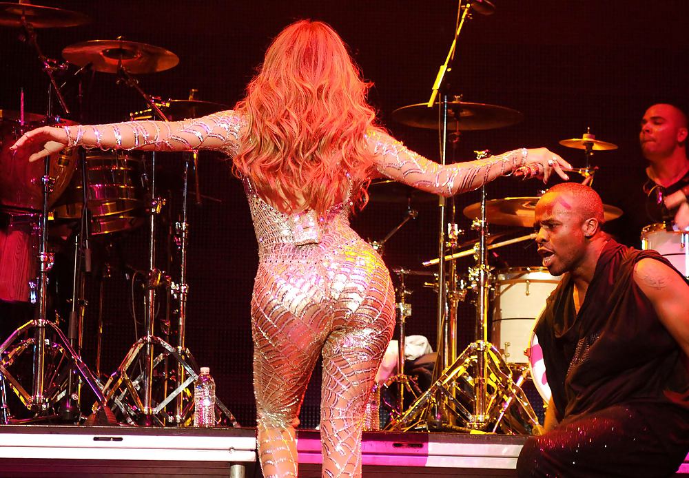 Jennifer Lopez Kiis Fms 2011 Wango Tango-Konzert #3901857