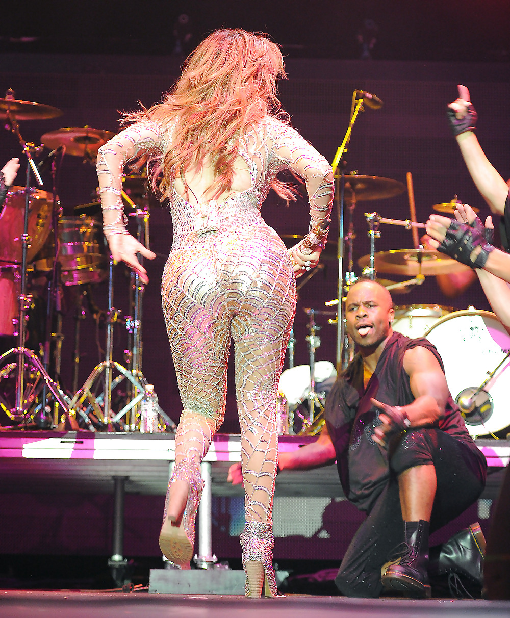 Jennifer Lopez Kiis Fms 2011 Wango Tango-Konzert #3903236