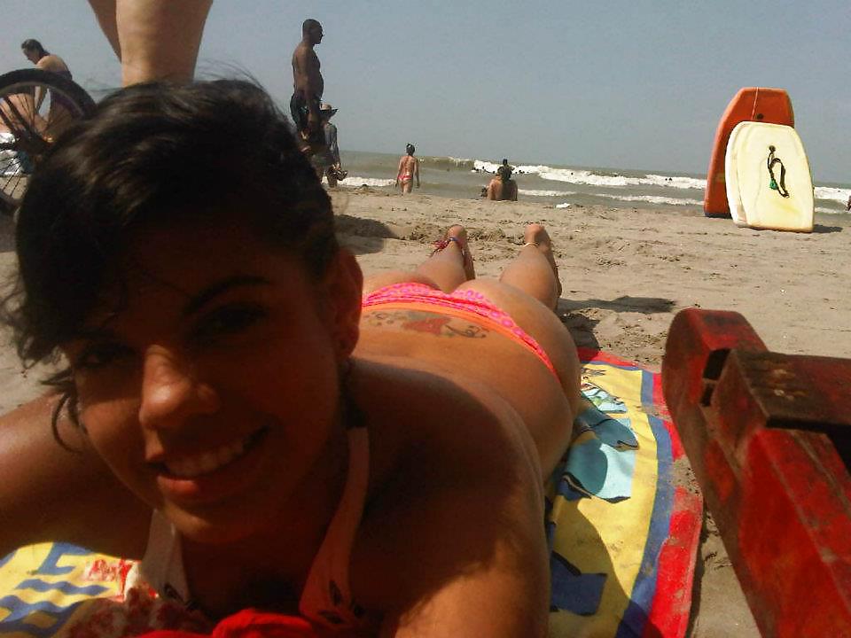 Un día en la playa con mis perras culo y culos 
 #8645505