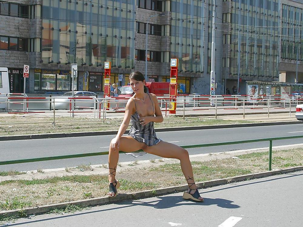 L'adolescente ceca ama la nudità pubblica - n. c. 
 #11189259