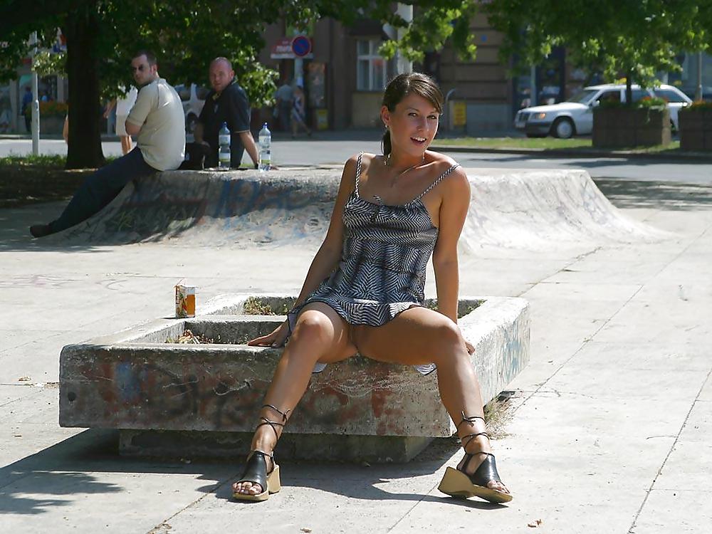 jeune Tchèque Aime La Nudité En Public - Nc #11189291