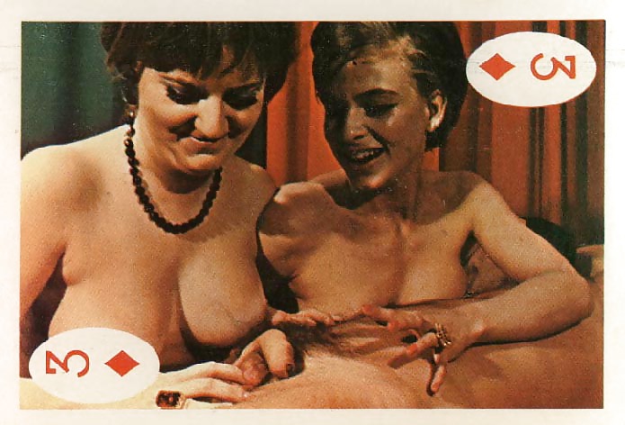 Vintage jugando a las cartas
 #4699556