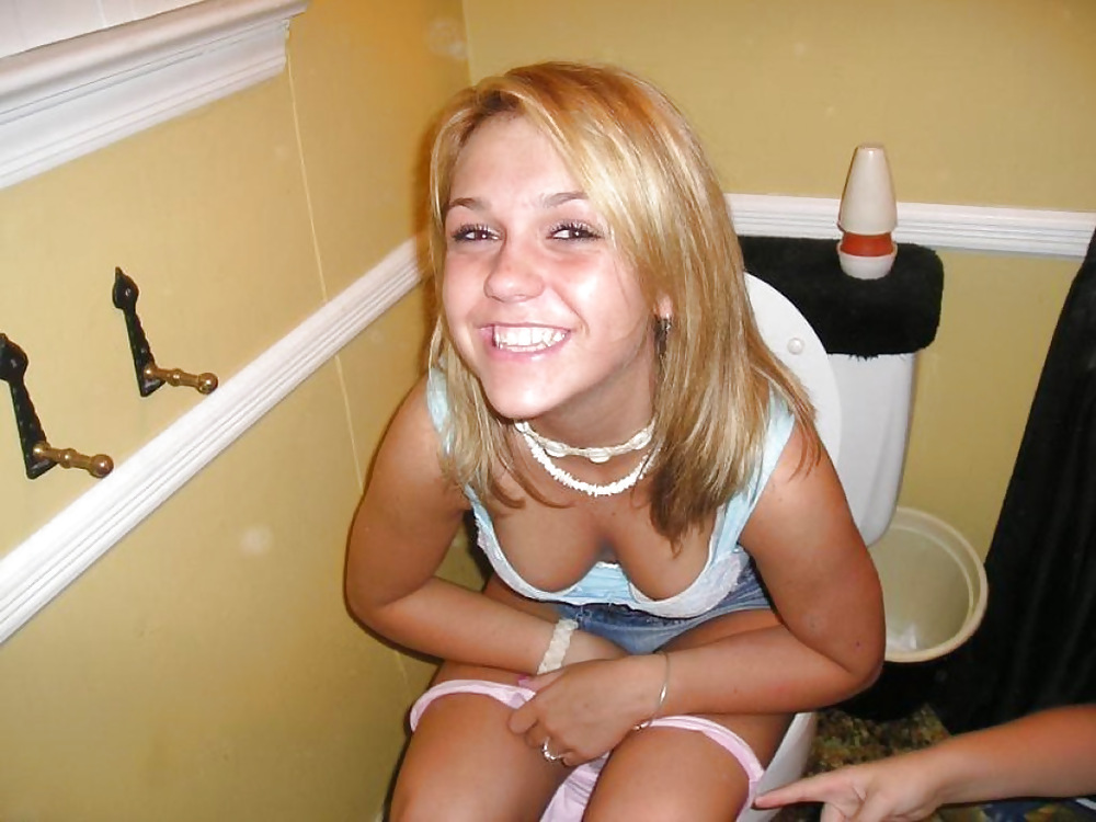 Weiberklo pics 3
 #4708012