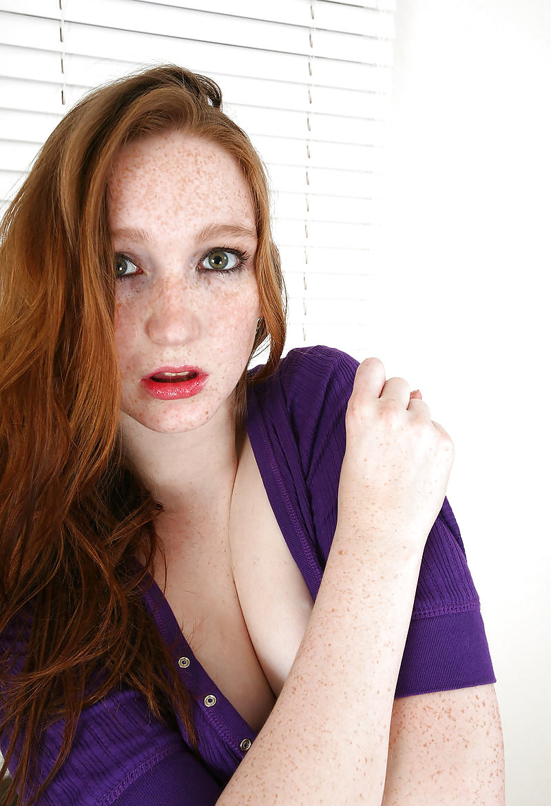 Young Redhead Teen Flashes Her Firecrotch #17389611