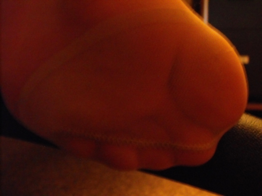 エムの強化されたナイロン製の足の指を近くで見る
 #13217462