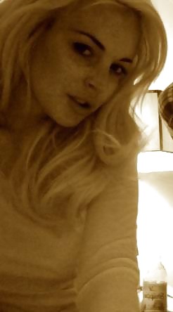 Lindsay lohan ... twitter
 #15899905