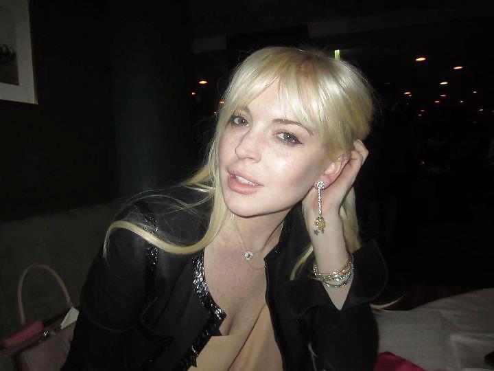 Lindsay Lohan ... Twitter #15899972