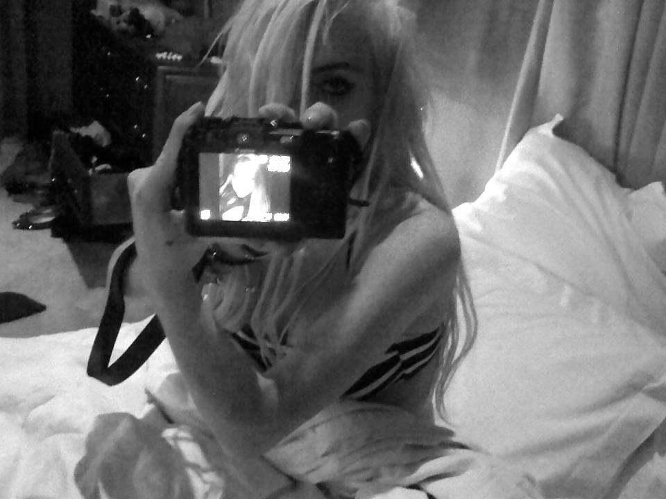 Lindsay Lohan ... Twitter #15900045