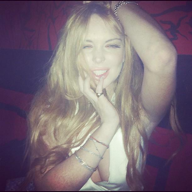 Lindsay lohan ... twitter
 #15900076