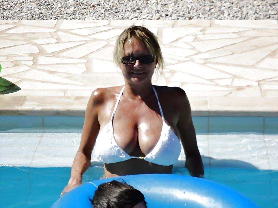 Schlampen In Weißen Bikinis #17813689
