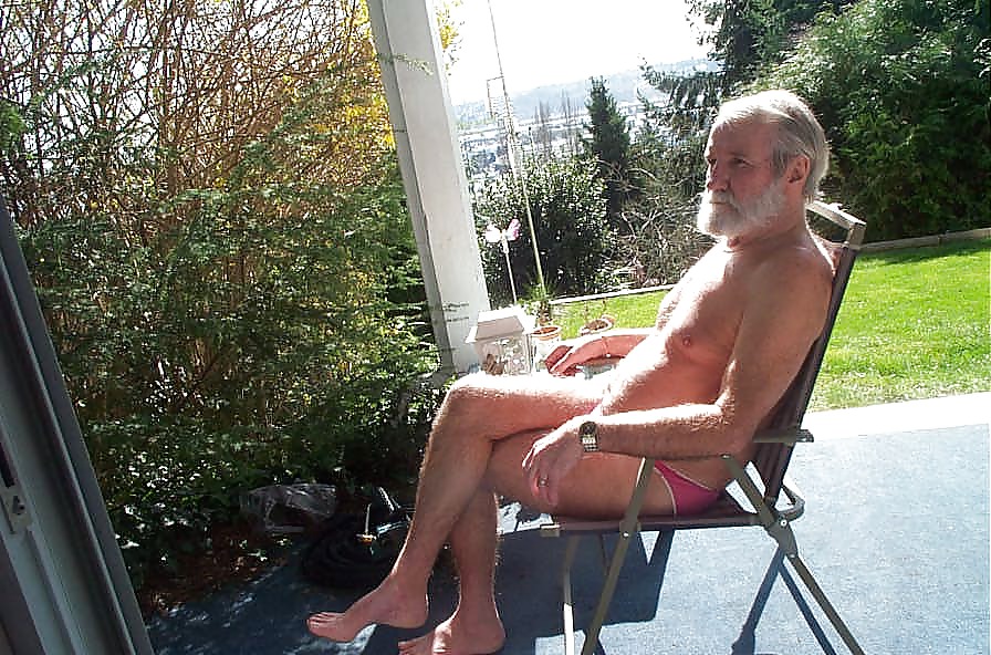 Aged bi-sexual male #9834426