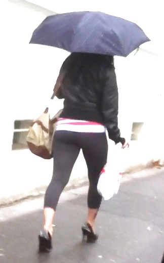 Chica culo con paraguas
 #20092813