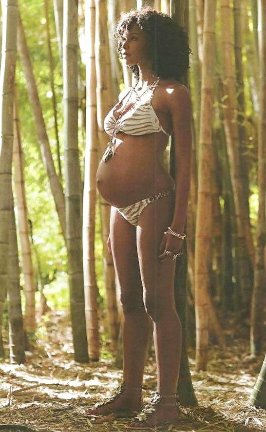 サジャータ-黒人モデルの妊娠中のマタニティーワーク
 #16800423