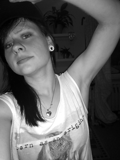 何もしないではいられない
 #21479338