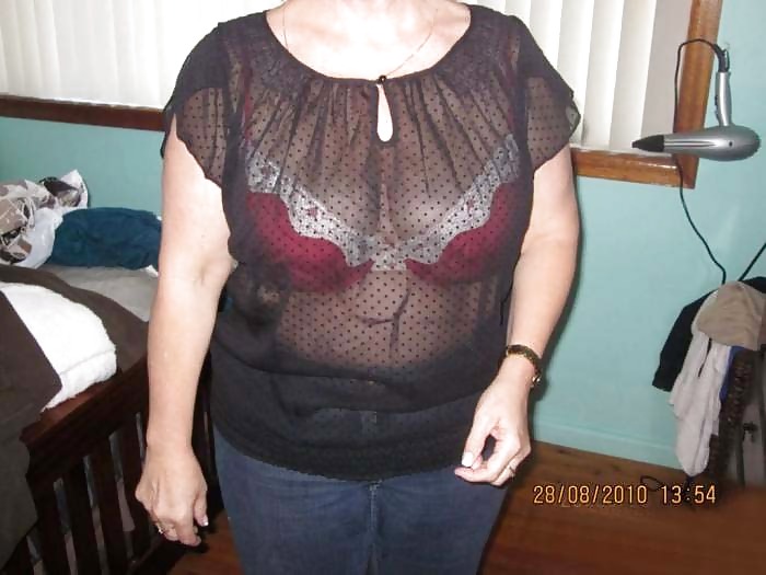 Mature houswife at work and posing #2450554