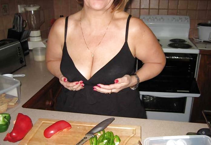Mature houswife at work and posing #2450559