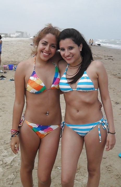 Coños jóvenes en bikini
 #2250838