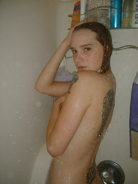 シャワー中のセクシーガール
 #3547971