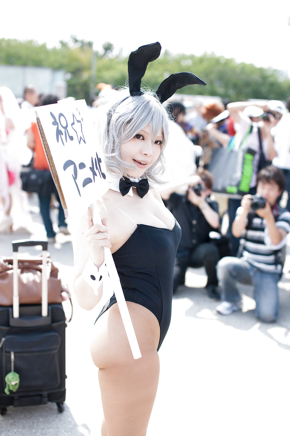 Lapin....
 #19006037