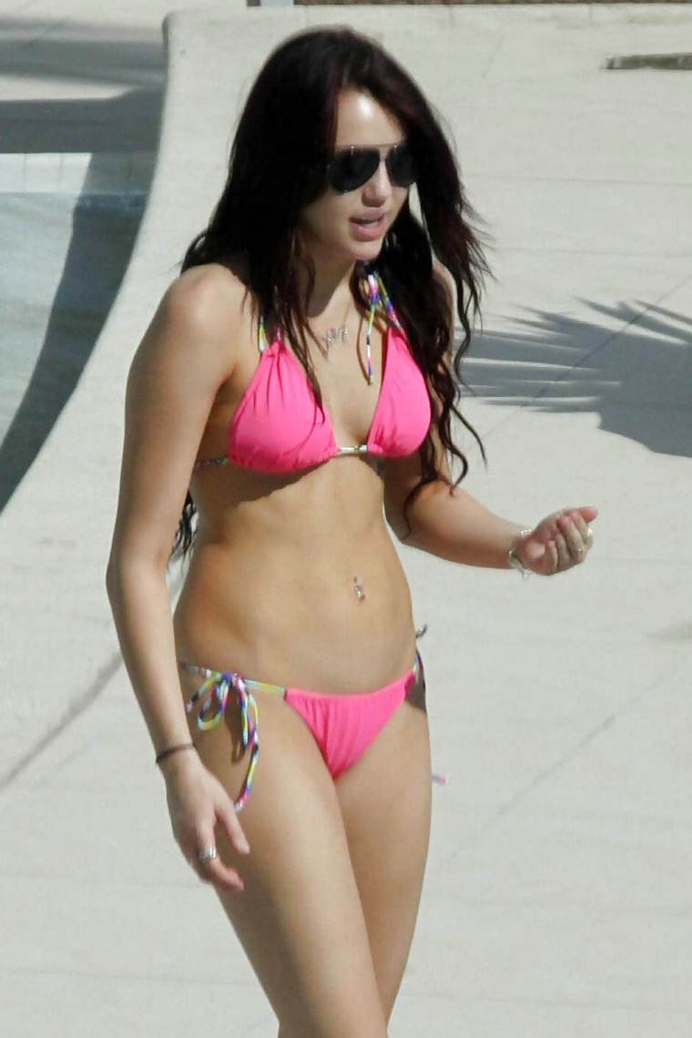 Fotos en bikini de Miley Cyrus
 #3495353