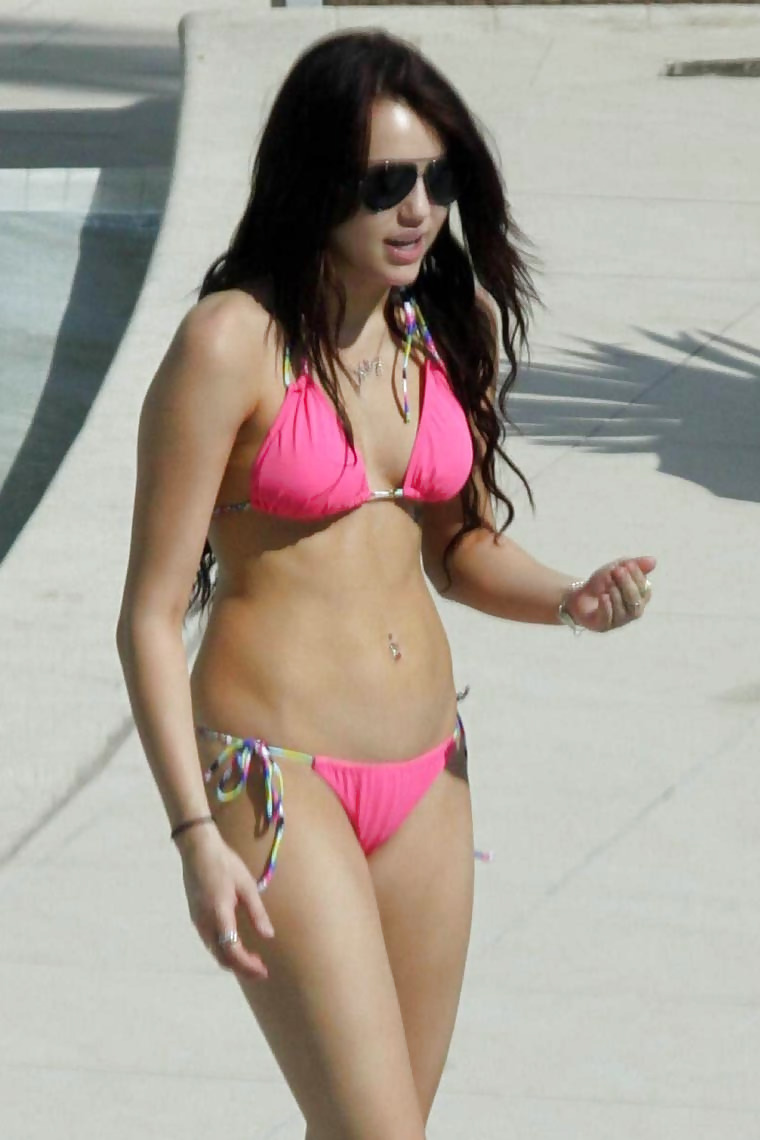 Miley Cyrus Bikini Photo's #3495353