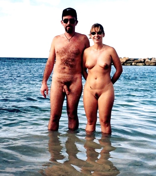Desnudos en la playa
 #3181038