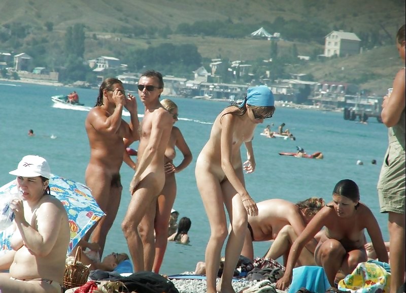 Desnudos en la playa
 #3181312