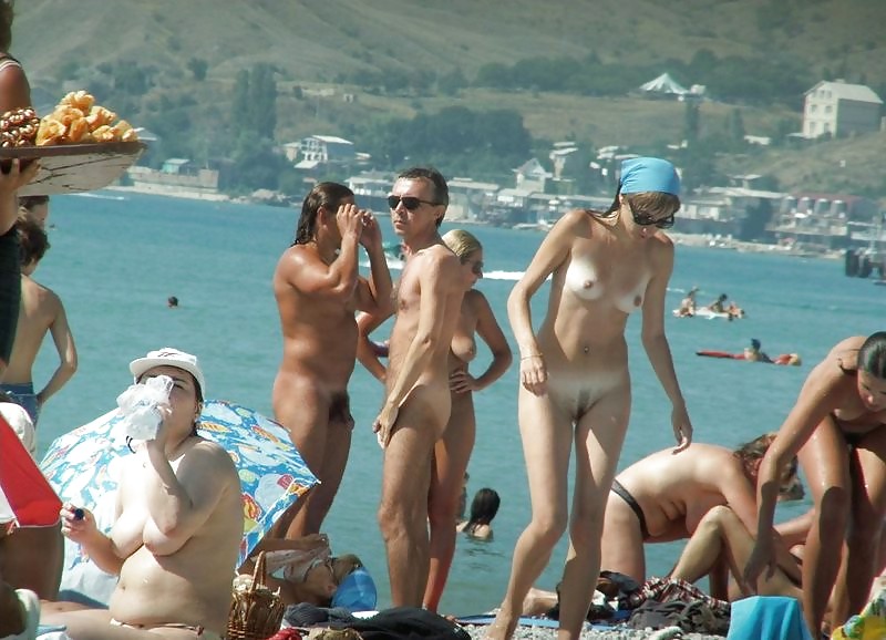 Desnudos en la playa
 #3181335
