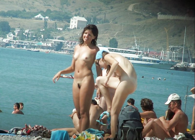 Desnudos en la playa
 #3181366