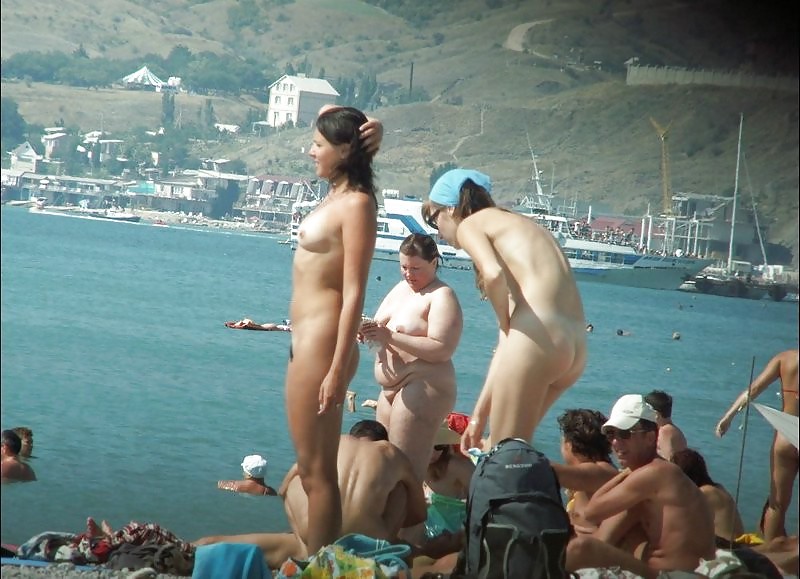 Desnudos en la playa
 #3181382