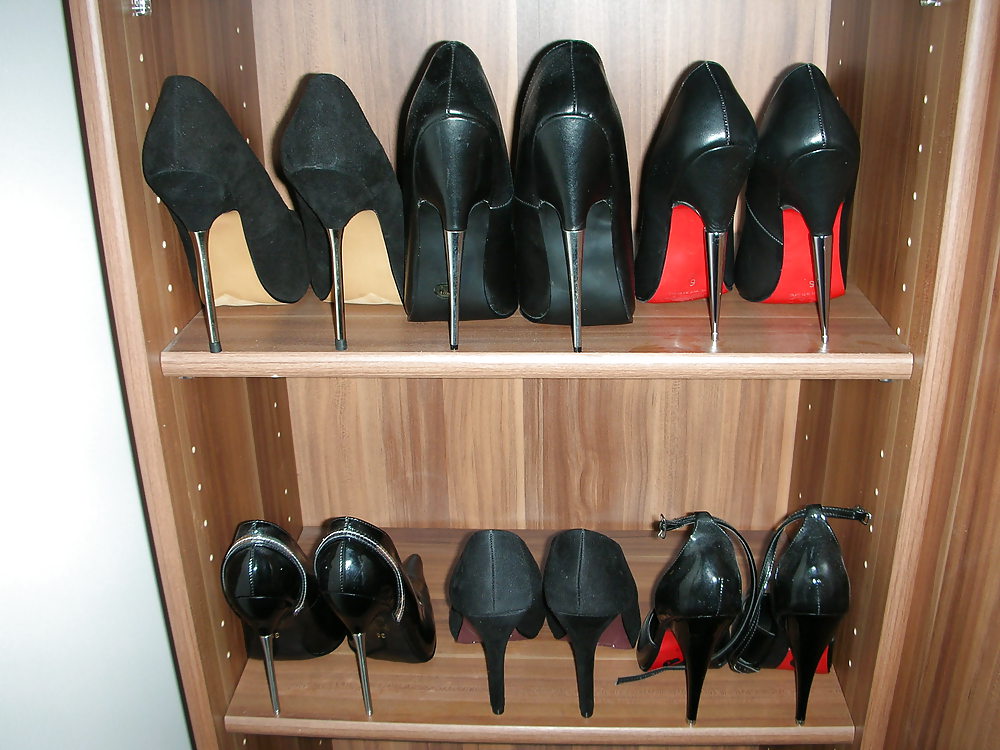 Tacchi alti della mia moglie arrapata - armadio delle scarpe
 #21652128