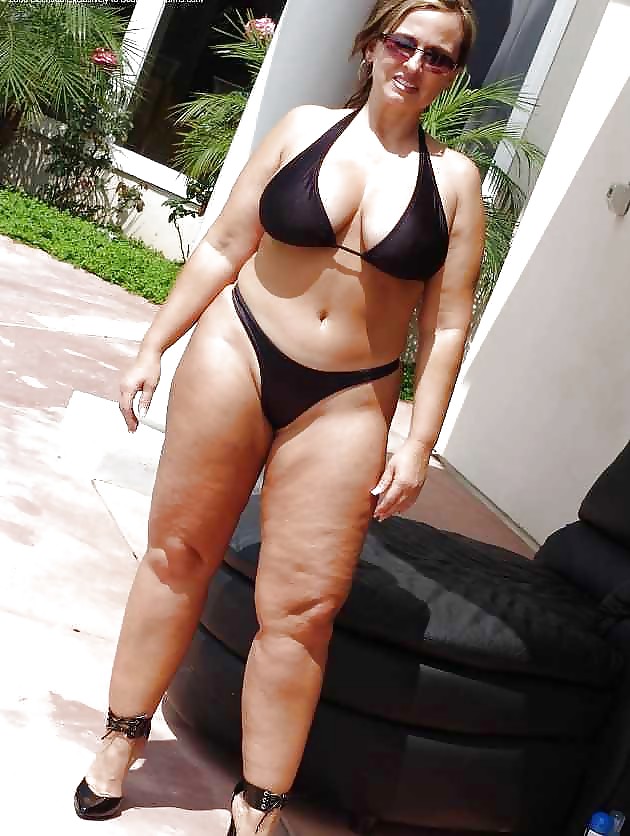 Ihre Mutter In Einem Bikini #15278953
