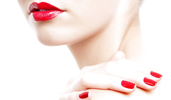 Labios rojos, uñas rojas
 #21513619