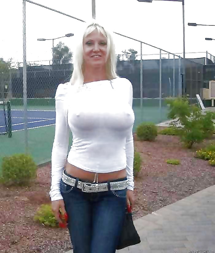 Braless especial 11.
 #22494550