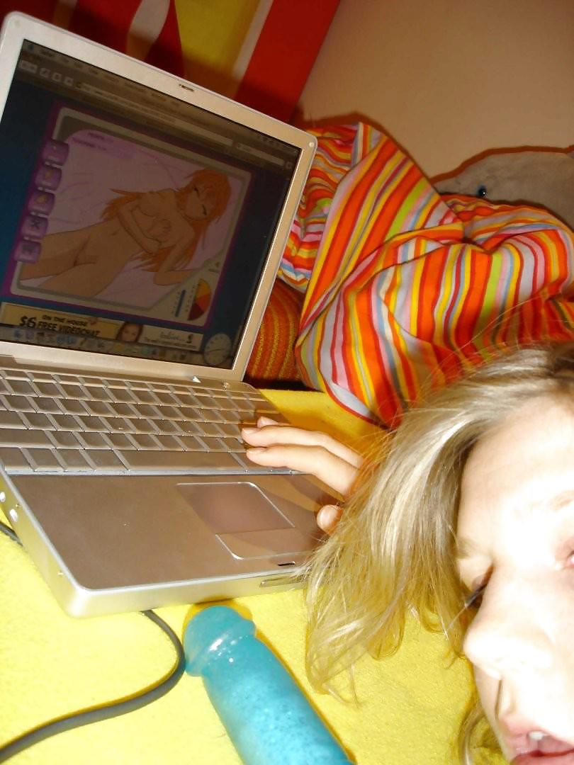 Desnudos amateurs frente a la computadora
 #7781961