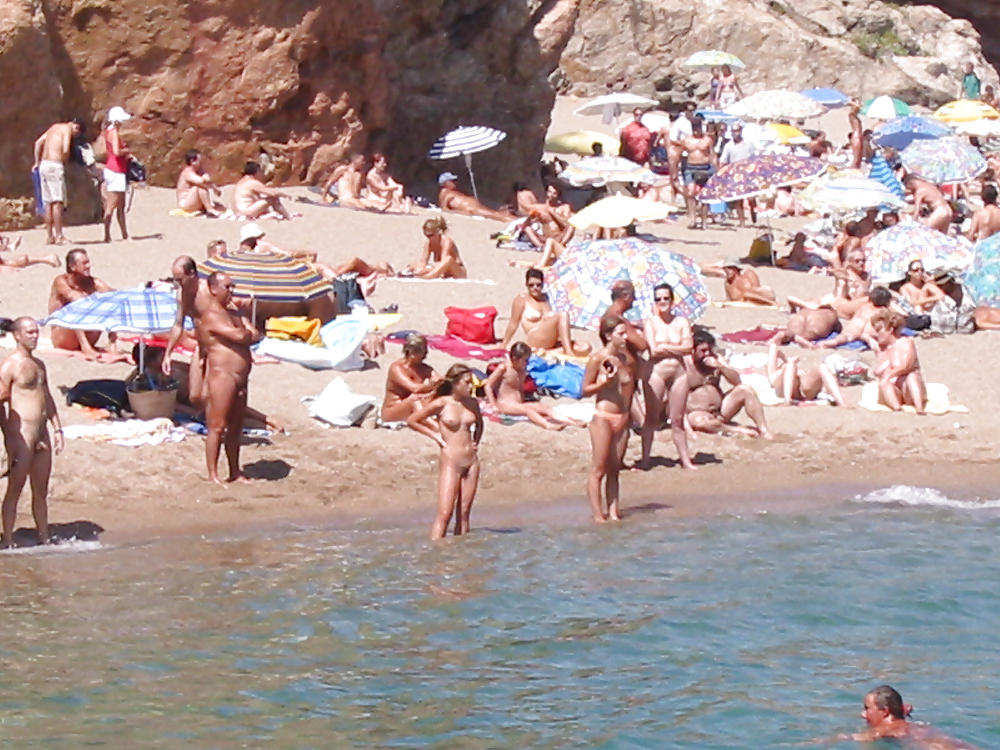 Ragazze nude sulla spiaggia
 #2779847