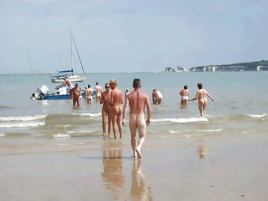 Ragazze nude sulla spiaggia
 #2779986