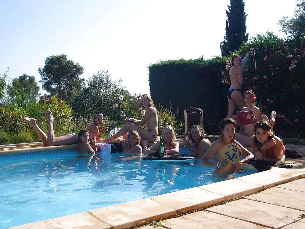Ragazze olandesi teenager festa in piscina
 #20442048