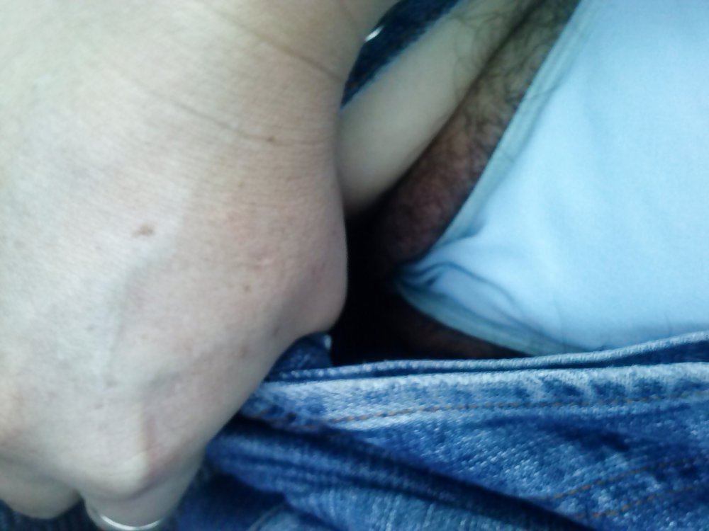 Closeup coño peludo en un panty azul
 #22236395